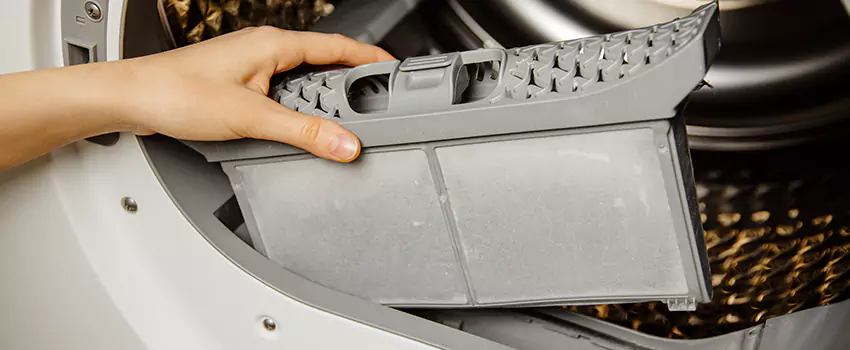 Signs Of A Clogged Dryer Lint Trap in Syracuse, Utah
